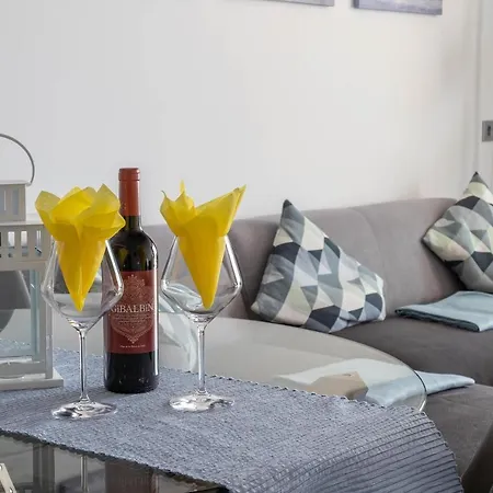 Апартаменты Arce Frontline Seaview Нерха