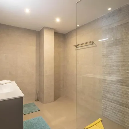 Апартаменты Arce Frontline Seaview