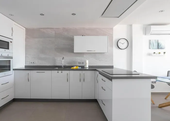 Arce Frontline Seaview Апартаменты *